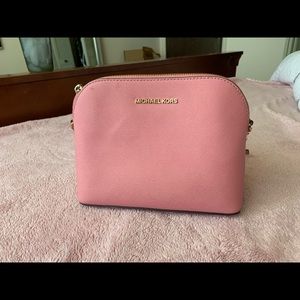 Michael kors pink crossbody bag 💓